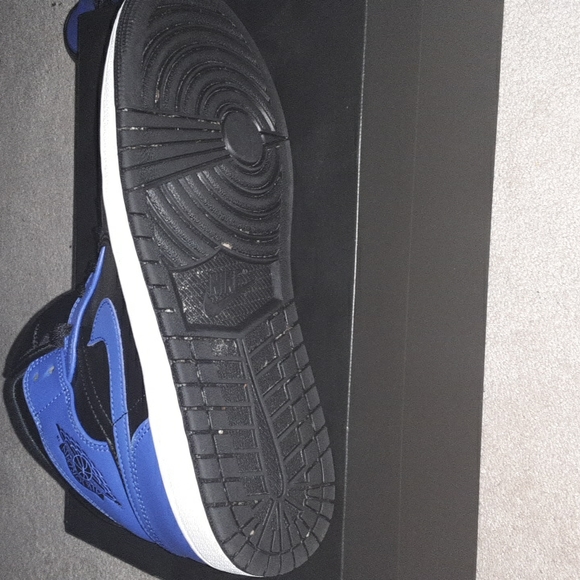 Jordan 1 mids  Royal Blue - Picture 4 of 8